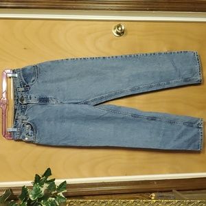 Vintage 505 Levi jeans in a size 9 jr. Short in excellent used condition.